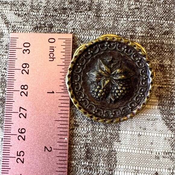 Vintage Victorian Style Plum Plastic Brooch With Grape Design & Filigree - Picture 5 of 7